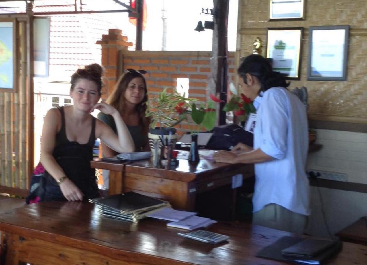 Karang Sari Guesthouse & Warung 姆杜克 外观 照片